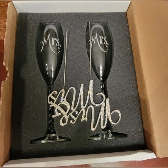 Mrs. & Mrs. Silver LGBTQ Wedding Champagne Flute and Cake Topper - Picture 4 of 6